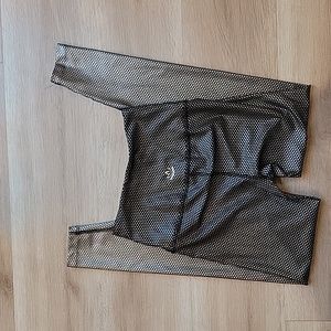 Beyond Yoga polka-dot silver leggings size small